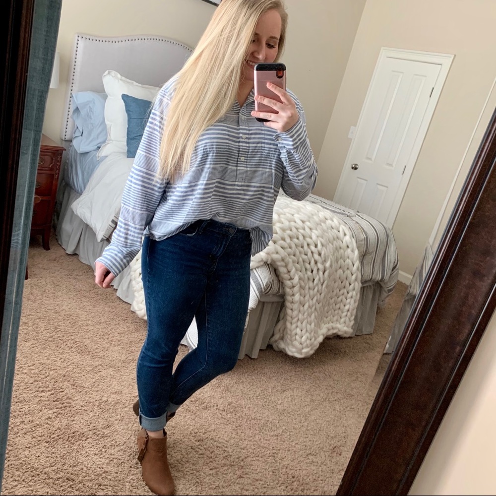 🎉HP🎉 Chaps Blue & White Striped Top Size XL